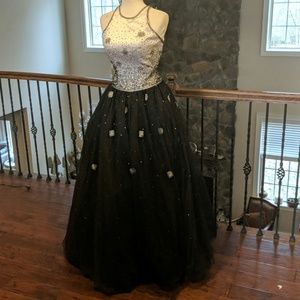 A black and white size 4 dress